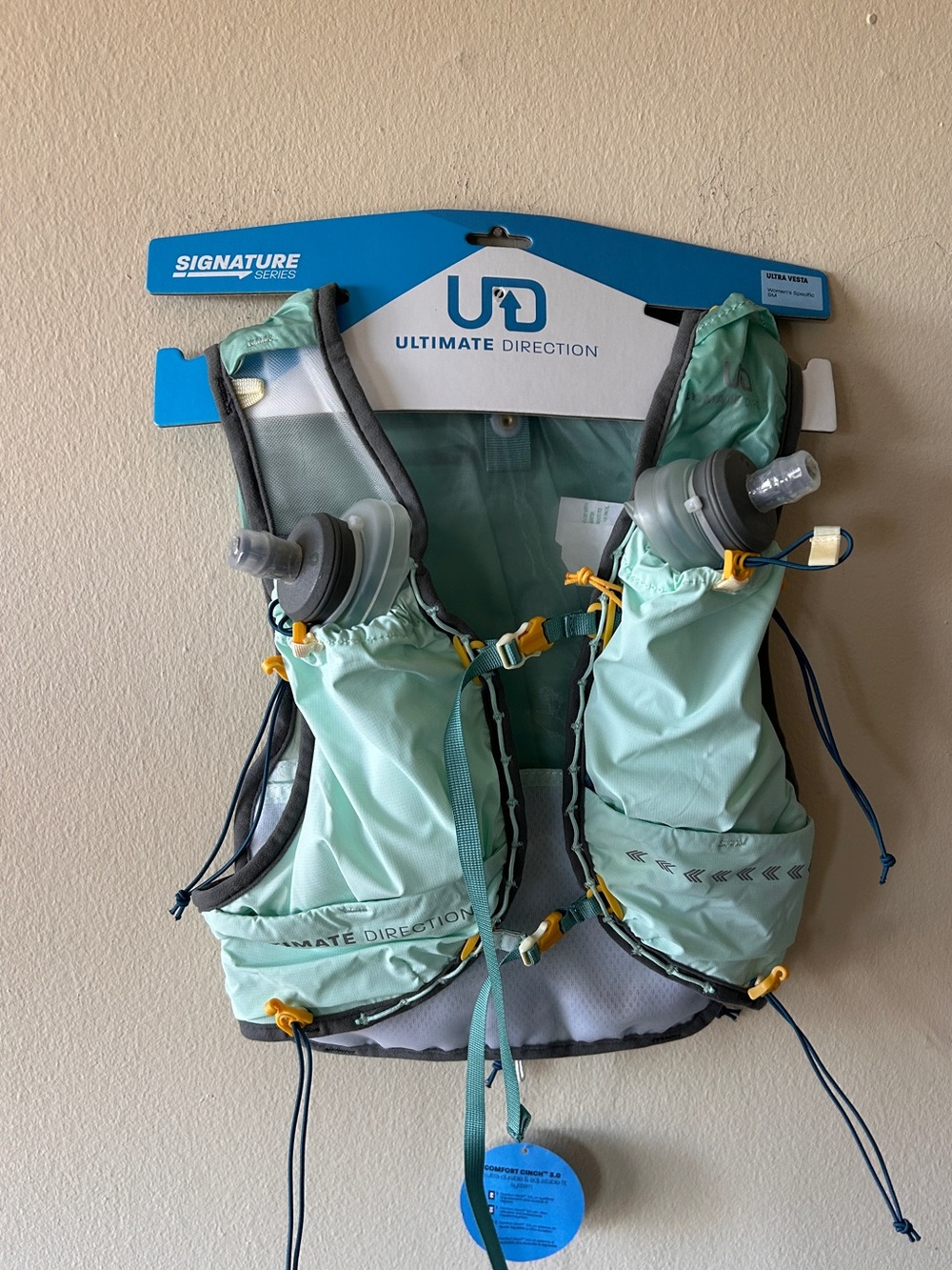 Ultimate Direction ultra Hydration Vest in Mint Green
